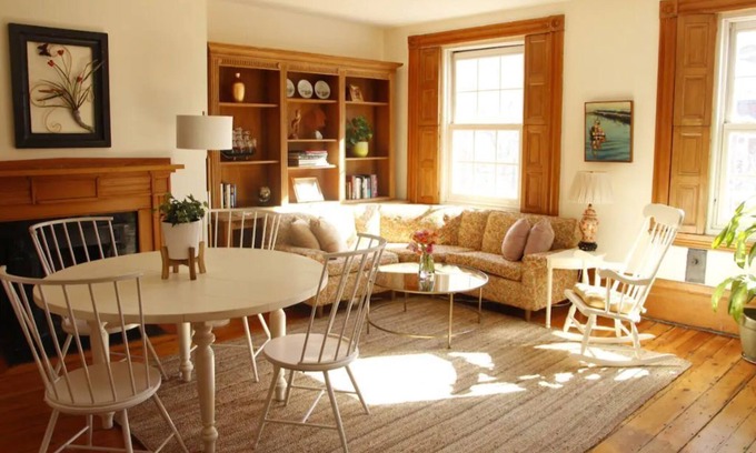 West End Appartement | Bright & Sunny West End Apartment with Private Parking.