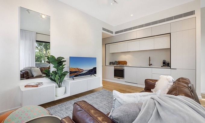 Windsor Appartement | Bright Terrace Unit Next to Chapel St Dining