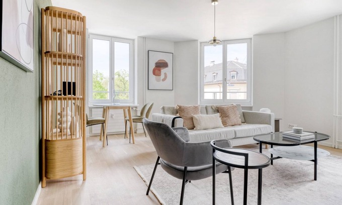 Hottingen Appartement | Bright Weinegg 2.5 Room w/ Storage, 10 mins to Seefeld, by Blueground
