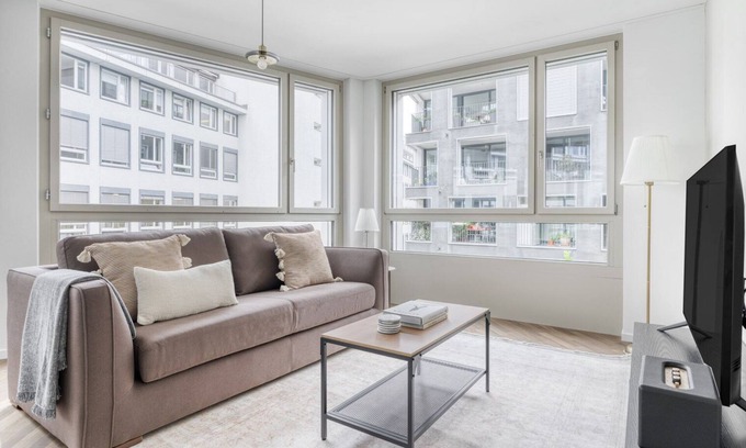 Alt-Wiedikon Appartement | Bright Wiedikon 3.5 Room w/ Storage & W/D, near Market, by Blueground
