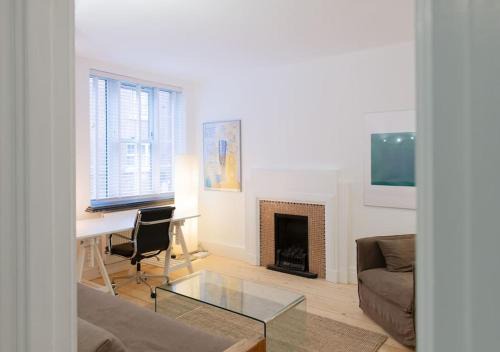 Vincent Square Appartement | Bright wood-floor apartment near Parliament