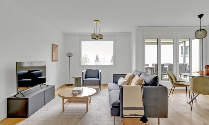 Meilen District Appartement | Bright Zollikon 2.5 Room w/ Storage, 10 min walk to market, by Blueground