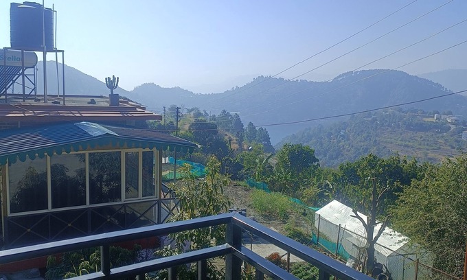 Bhimtal Station Balnéaire | Superb cottage with lake view & WiFi in Naukluchiatal