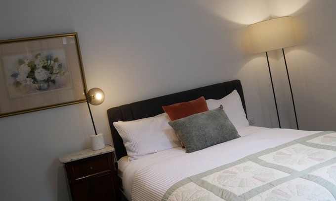 Middle Park Appartement | Brilliant 2BRM, Fully Renovated Art Deco Classic