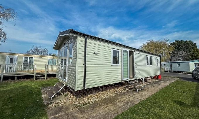 Skegness Maison | Brilliant 8 berth caravan at Southview Holiday Park in Skegness ref 33050M
