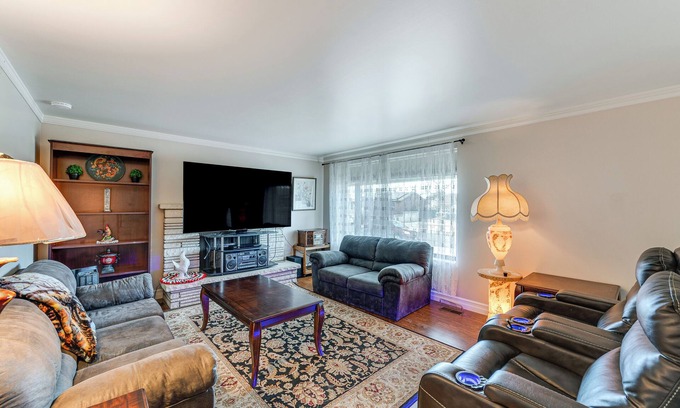 West Valley City Maison | Bring a Pet: West Valley City House w/ Grill