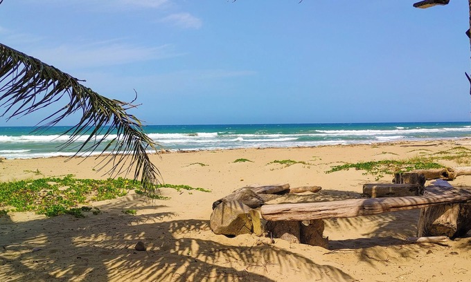Los Brazos Villa | Brisa Atlántico 2-bedroom in brilliant La Boca with AC, WiFi on secluded beach