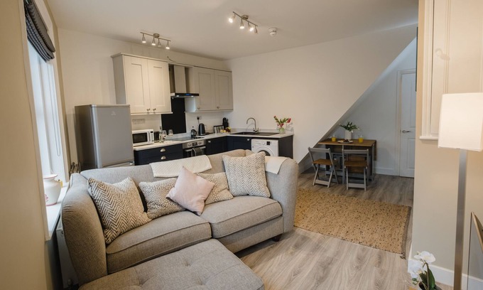 Honley Appartement | Appartement-Appartement-Salle de bain privée séparée-Vue sur Rue