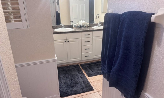 Lutz Copropriété | Brithday Suit Suite with WiFi in Paradise Lakes Clothing Optional Complex
