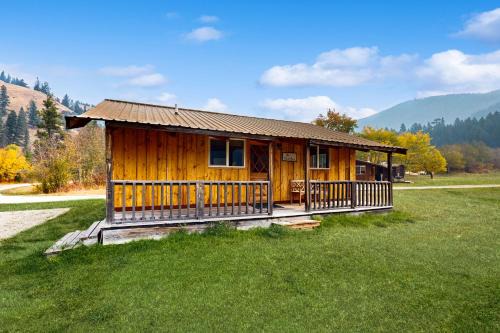 Sula Maison | Broad Axe - Cabin #2 - Black Bear