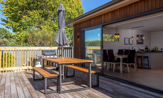 Martinborough Maison | Broadway On New York, Martinborough