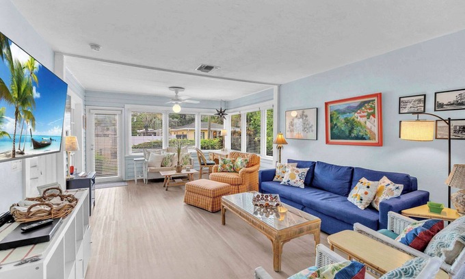 Tarpon River Maison | Bromeliad Bungalow - Downtown Cottage
