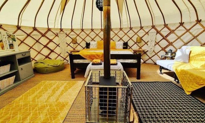 Llandovery Autre | Bronfelen Yurt