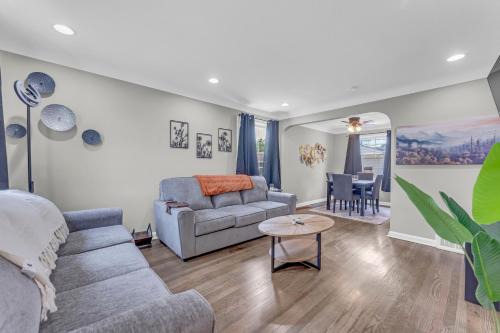 Brooklyn Maison | Brooklyn Townhome 9 Miles to Downtown