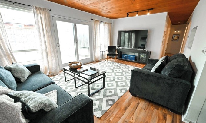 Lincoln Maison | Brookside Bungalow - A cheerful home near downtown