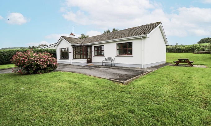 Ballyshannon Maison | BROW O' THE HILL, pet friendly in Ballyshannon, County Donegal