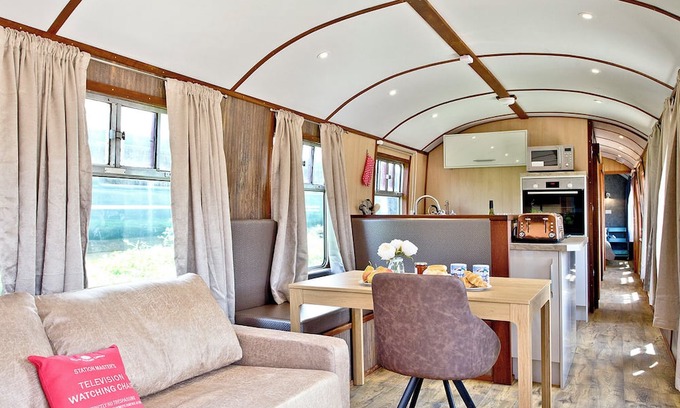 Dawlish Warren Chalet De Ski | Brunel Boutique Railway Carriage 5