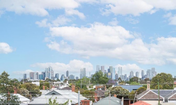 Brunswick Maison | Brunswick 3bdrm townhouse, with parking by Custom Bnb Hosting
