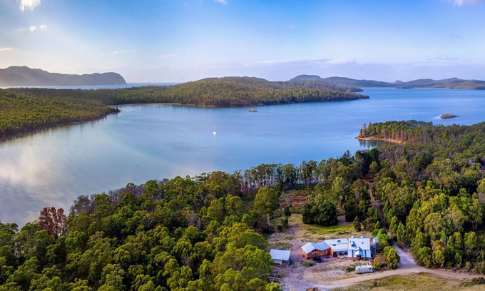 South Bruny Cabine | Bruny Island Lodge ..