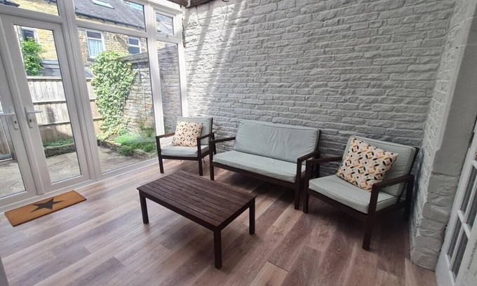 Skipton Maison | Brylie House, Large Central Family Home