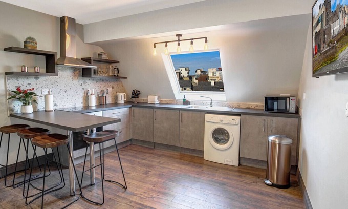 Galway City Centre Appartement | EMPLACEMENT! 2 lit / 1 salle de bain City Loft Apartment. 2 min à pied du quartier latin et Eyre Square. Parking