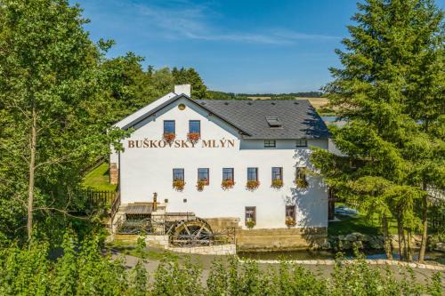 Dolni Bousov Maison | Buškovský mlýn 1580