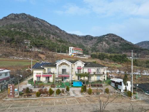Buan Maison | Buan Byeonsanbando Hollywood Pension