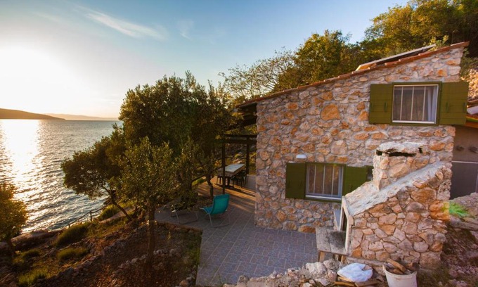 Cres Maison | BUC-Vila Nada