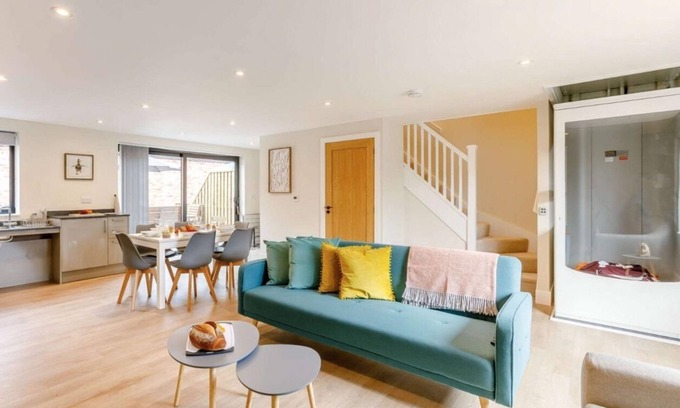 Moreton Valence Cottage | Buck Cottage, disabled adapted 3 bed hot tub pets