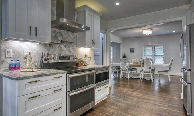 North Buckhead Maison | Buckhead Chateau Message Now for Summer Special