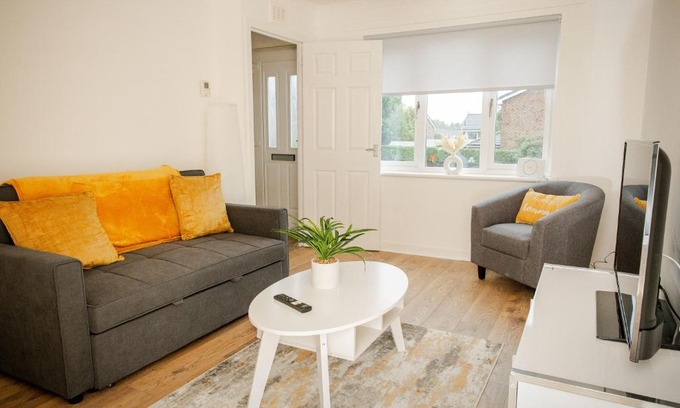 Hamilton Maison | Buckingham House