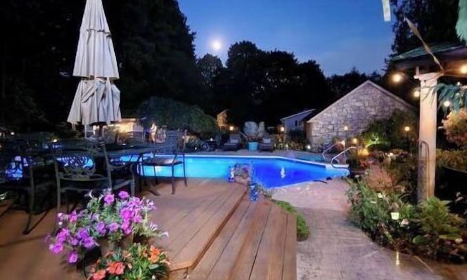 Langhorne Appartement | Bucks County Glamorous Marilyn Monroe Suite