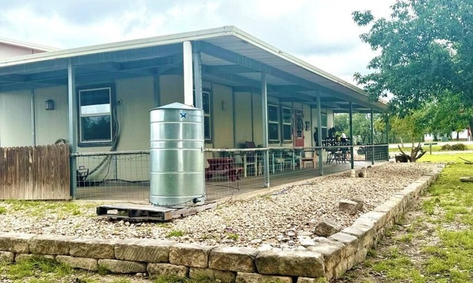 Mountain Home Autre | Buckskin Lodge 2-bedroom full-sized ranch house near Kerrville & Fredericksburg