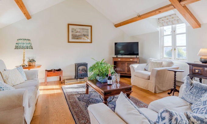 Staunton Cottage | Buckstone House Coach House, Forest of Dean - sleeps 4 guests in 2 bedrooms