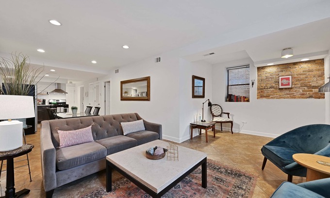 Wicker Park Copropriété | Bucktown Condo Just Two Blocks from the L by AllSet Turnover