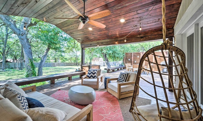 Buda Maison | Buda Home w/ Deck & Fire Pit - 15 Mi to Austin!