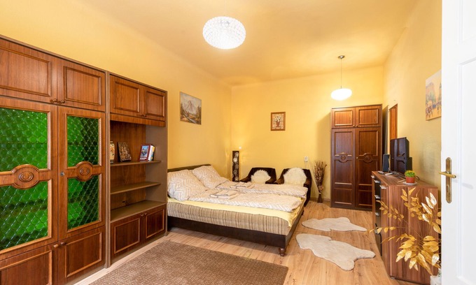 Jozsefvaros Appartement | Budapest Central Vintage Home. Walk to Danube river & Great Market Hall.