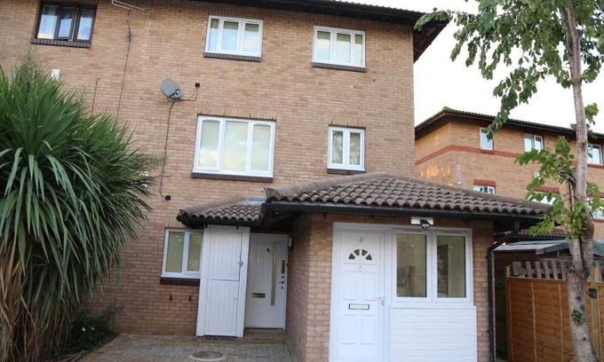 Thamesmead East Maison | Budget 4-Bedrooms In Thamesmead
