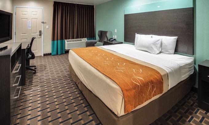 White Settlement Hôtel | Budget Accommodation Ideal For Couple Traveler | Room w/ Free Breakfast