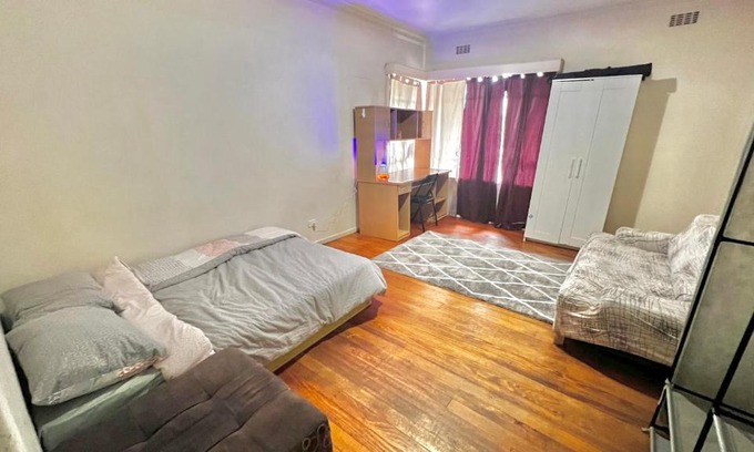 St. Albans Maison | Budget room near Melbourne Airport