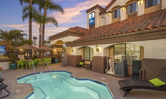 North Redondo Hôtel | Budget Stay w/Breakfast Included – Minutes from South Bay Galleria Mall