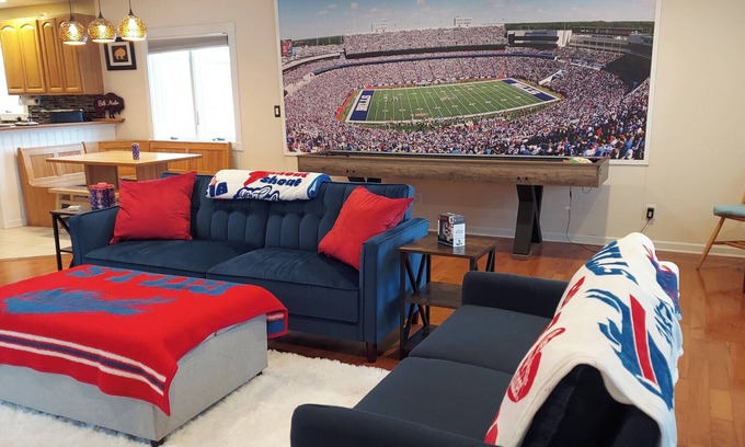 Spring Brook Maison | BuffaLove House with Huge yard, Games and Centrally Located!