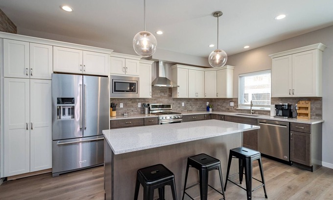 Weber Maison | Built in 2021- close to UIHC and Shopping