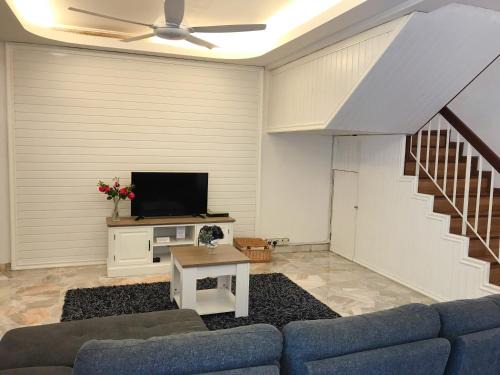Klang Maison | Bukit Tinggi, Klang- Cozy home