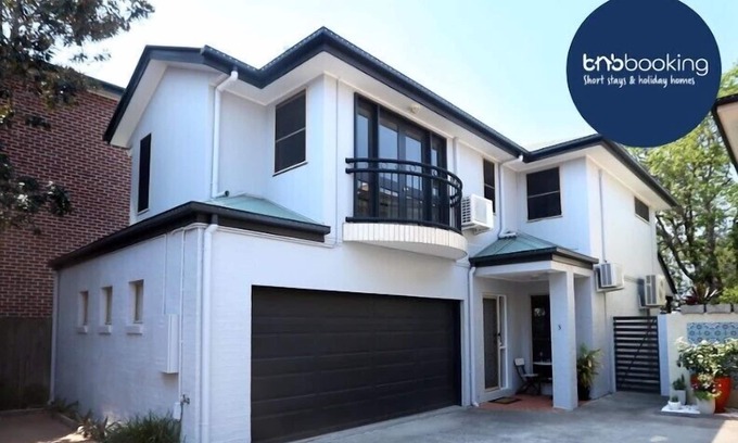 Balmoral Maison | Bulimba Central | 2BR, Courtyard, Pet Friendly