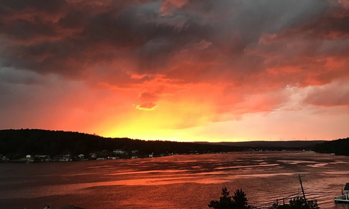 Shawanese Cottage | Harveys Lake, PA - Présence et vue spectaculaires au bord du lac!