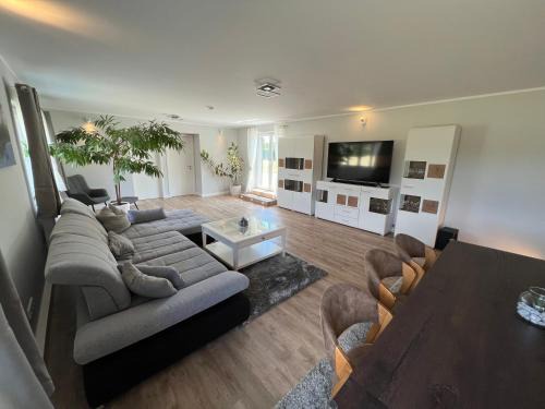 Nordost Maison | Bungalow 4 Schlafzimmer 8 Personen Parkplatz Grundstück Garten