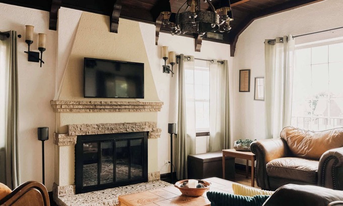 Hilltop Maison | Bungalow Beats | Musical Vibes Near Cherry Creek