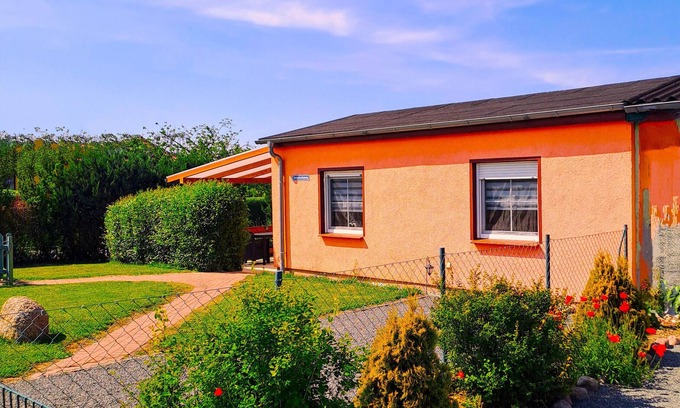 Neukalen Maison | Bungalow "Ferienwohnung Naturblick" avec terrasse privée, jardin privé et Wi-Fi