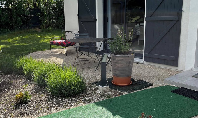 Villeseque Maison | Plain pied tout équipé 2 chambres climatisation piscine pétanque au calme